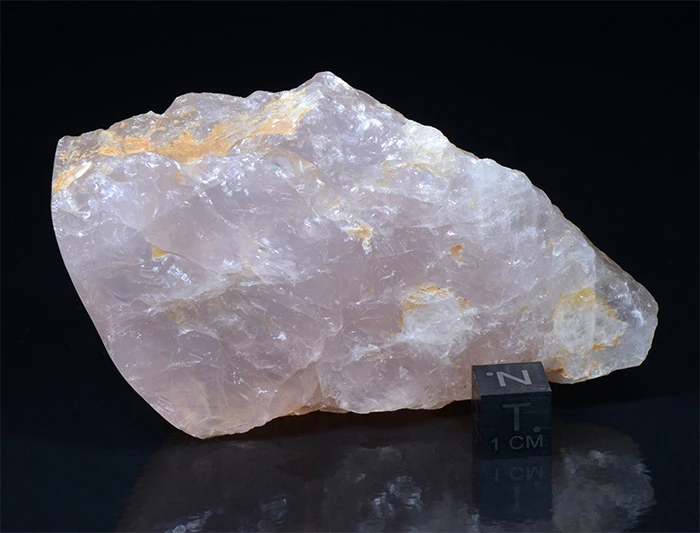 rose quartz mineral on display in the Smithsonian National History Museum